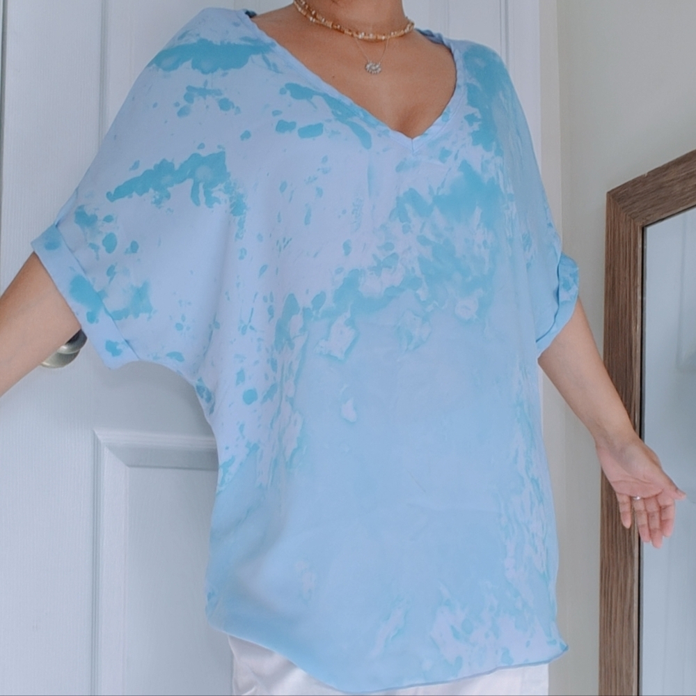 Robin‎ Artizan Signature Large Tie Dye Blue Blouse V Neck  Short Sleeve Shirt